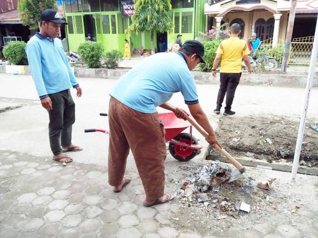 Lurah Sei Berombang Dan Karang Taruna Kelurahan Gelar Jumat Bersih Sinkap Lurah Sei Berombang Dan Karang Taruna Kelurahan Gelar Jumat Bersih Sinkap