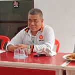 IKUTI RAPAT PARTAI: H Muhammad Rafee (tengah) mengikuti rapat internal partai PKS di Sekretariat Kantot PKS di Jalan Antara, Bengkalis, Rabu (15/5/2024).