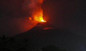 gunung-lewotobi-meletus-semburkan-lava-pijar-2_169
