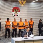 konferensi-pers-penetapan-tersangka-bupati-lampung-tengah-oleh-kpk-adrialdetikcom-1765439080681_169