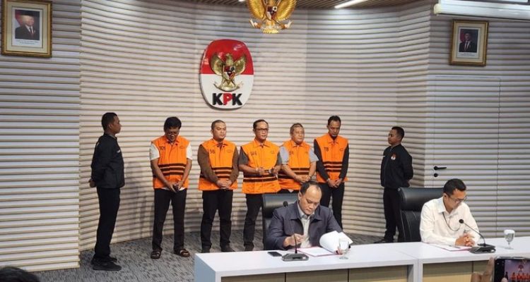 konferensi-pers-penetapan-tersangka-bupati-lampung-tengah-oleh-kpk-adrialdetikcom-1765439080681_169