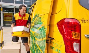 Credit_DHL Group_service-point-dhl-driver-pick-up_11zon