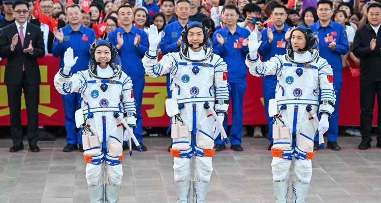 Dr Lai Ka-ying (first left) made history by becoming the first Hong Kong astronaut to blast off into space aboard the Shenzhou-2_11zon