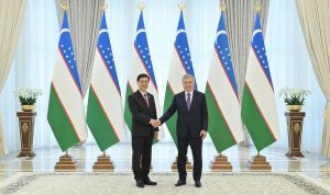 Hong Kong SAR's Chief Executive John Lee (left) meets with the President of Uzbekistan Mr Shavkat Miromonovich Mirziyoyev_11zon