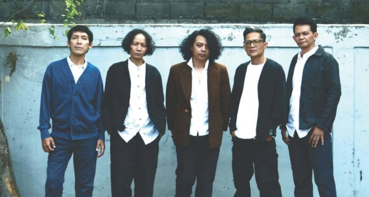Foto 1 - Setelah kolaborasi di “Fana”, Roni Budiman resmi bergabung dengan Aftersunset. (Dok. Istimewa)