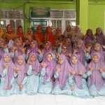 Foto 4 - Tak sekadar berbagi sembako, HWK Sumbar tanamkan warisan adat Minangkabau kepada Anak Panti Asuhan Al-Falah. (Dok. Istimewa)