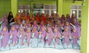 Foto 4 - Tak sekadar berbagi sembako, HWK Sumbar tanamkan warisan adat Minangkabau kepada Anak Panti Asuhan Al-Falah. (Dok. Istimewa)